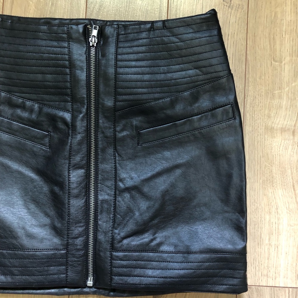 Women’s Jack by BB Dakota Black Ribbed Mini Pencil Skirt size 2 - Picture 3 of 12